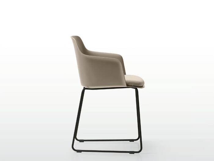 DEEP PLASTIC - Sled base polypropylene chair with armrests _ Quinti Sedute